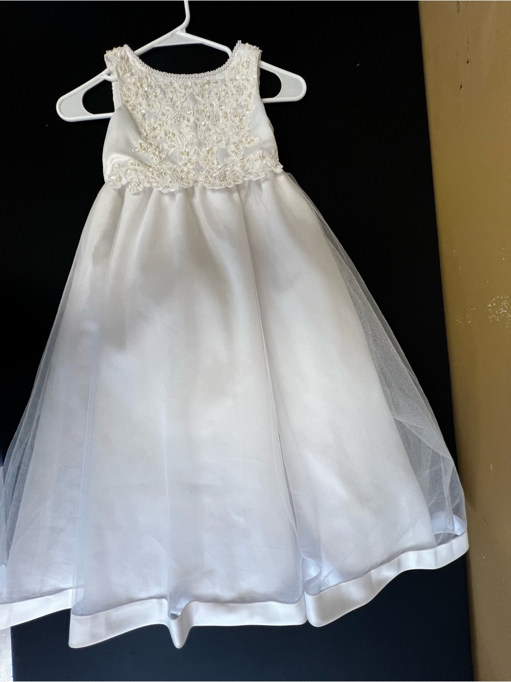LADY ELEANOR SIZE 5 FLOWER GIRL FLOOR LENGTH DRESS WITH BEADED BODICE  LIKE NEW